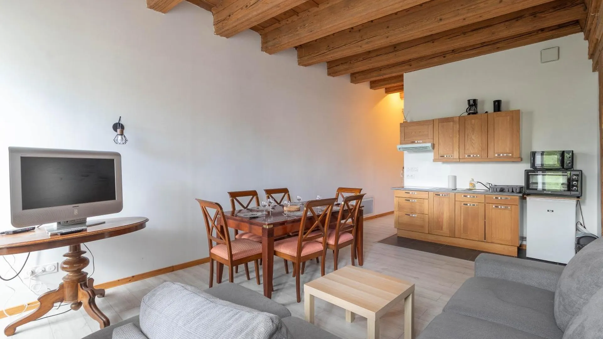 Cabana & 3 Appartements Le Resto, Le Bachut & Le Sud Chalamont 0*,